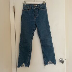 Levi’s Wedgie Straight Jeans with Fray Hem - Size 26